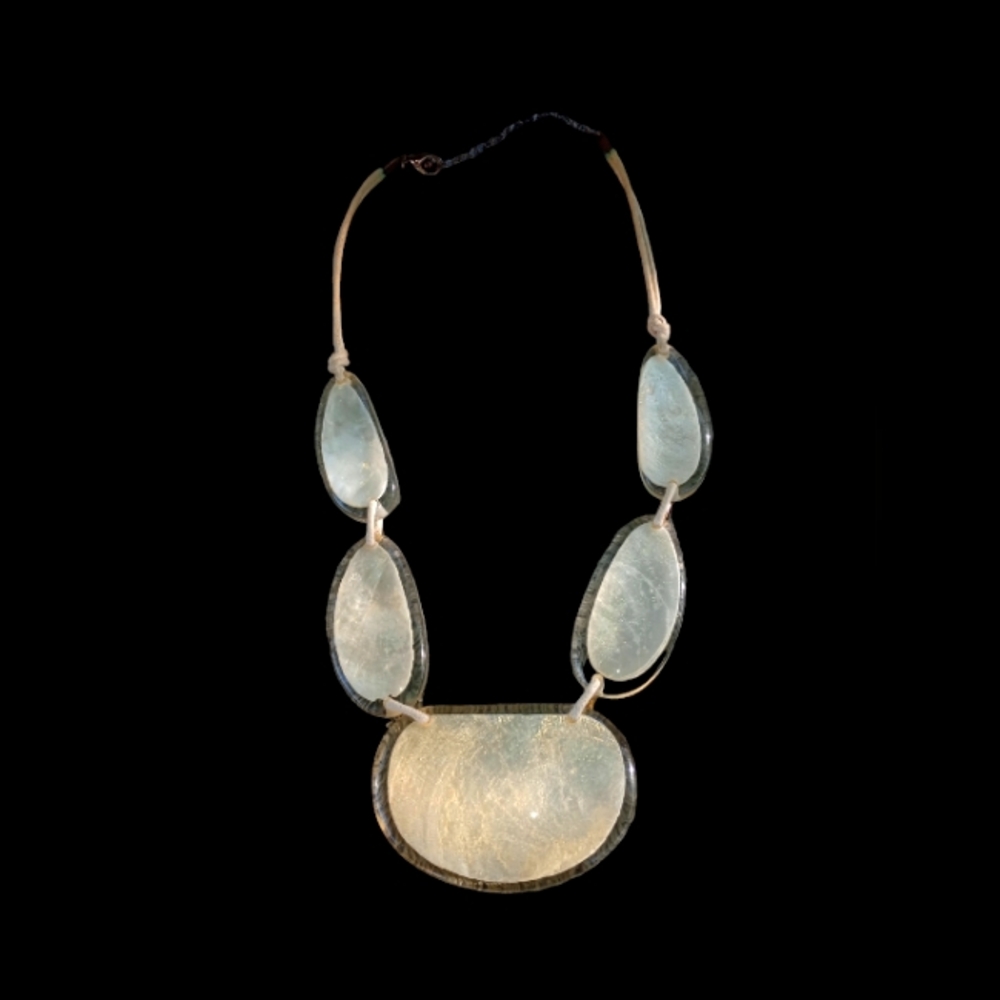 Chunky Necklace Luminous Shell